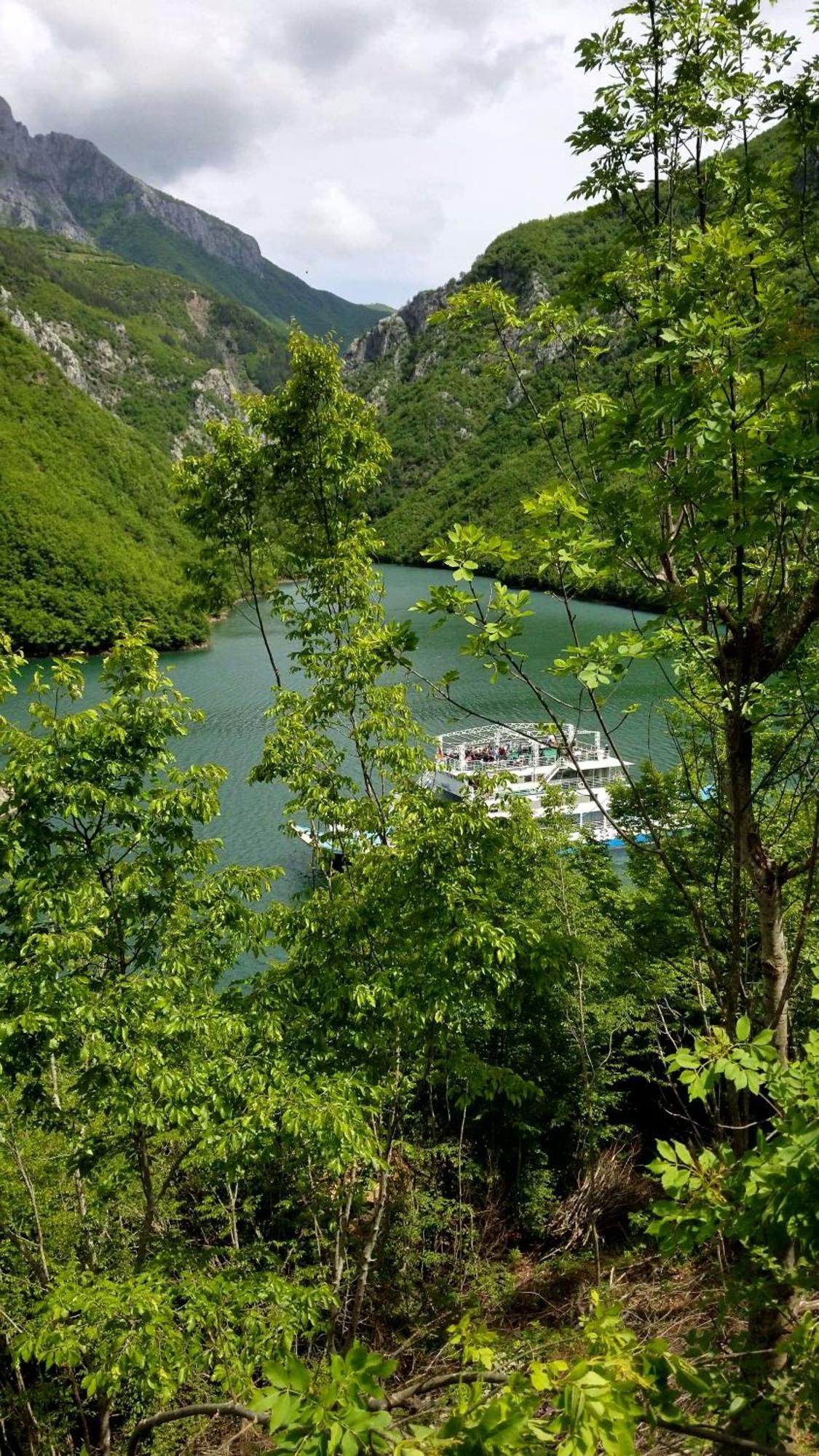 Twin Villas Komani Lake Екстер'єр фото