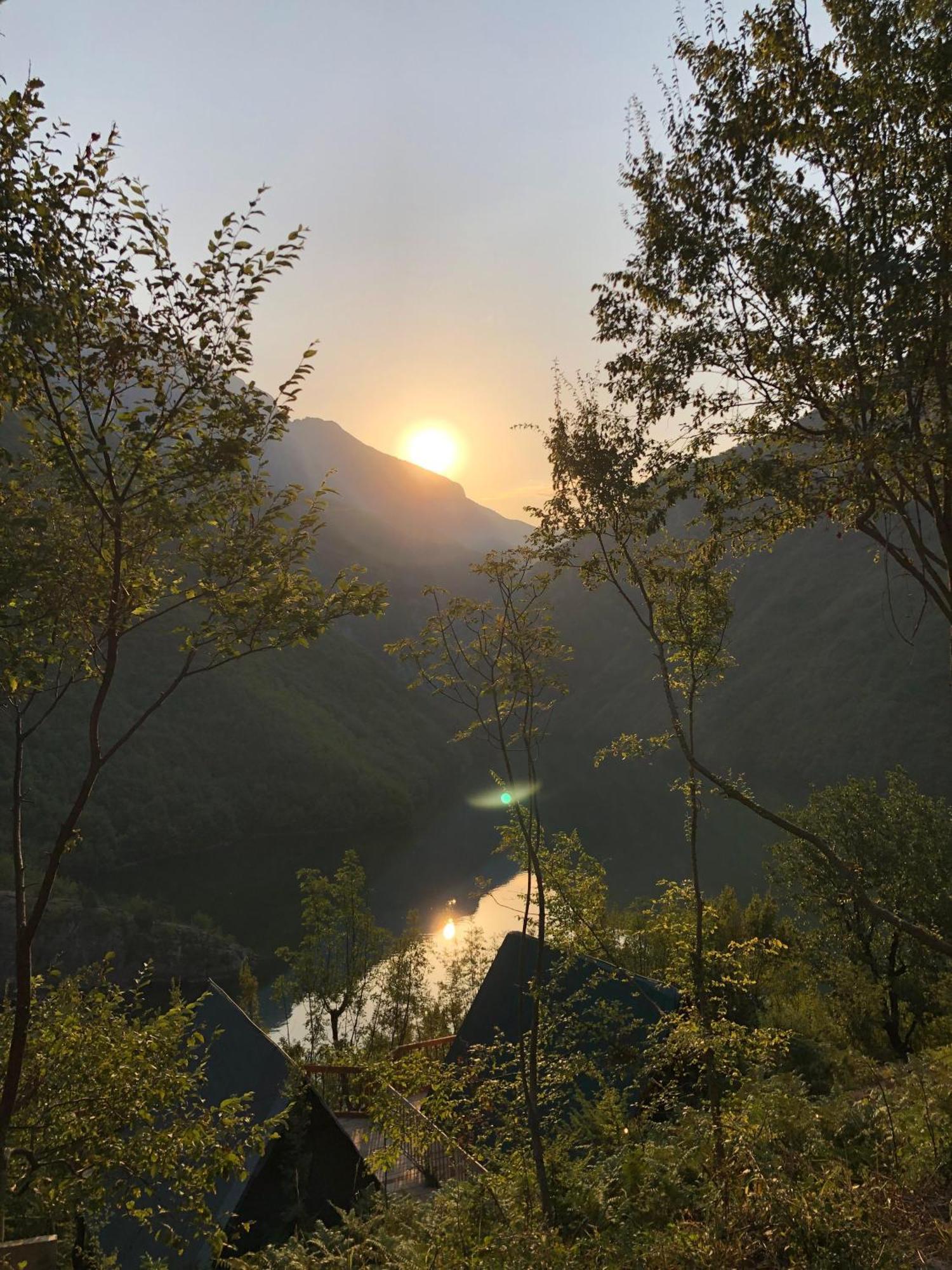 Twin Villas Komani Lake Екстер'єр фото